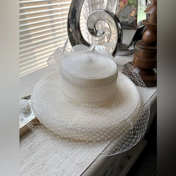 Elegant Cream Women's Hat with Veil - Picture 13 of 14